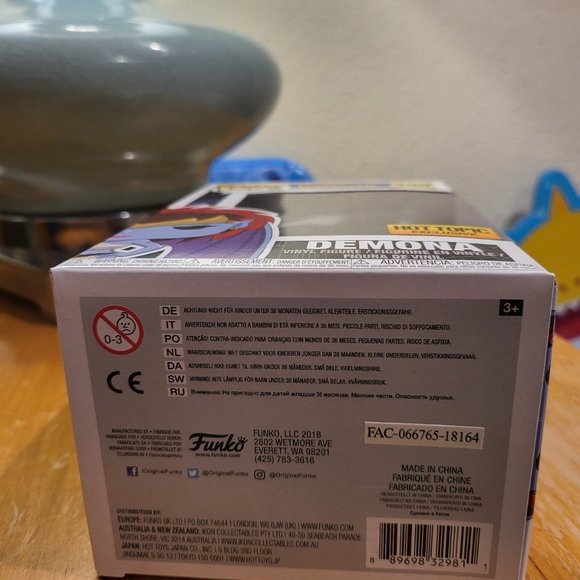 Disney Gargoyles Demona Hot Topic Exclusive Funko Pop - Picture 6 of 10